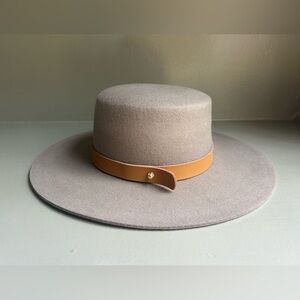 Gigi Pip | Women’s Dahlia Boater Hat | Light Gray | M/L | NWOT